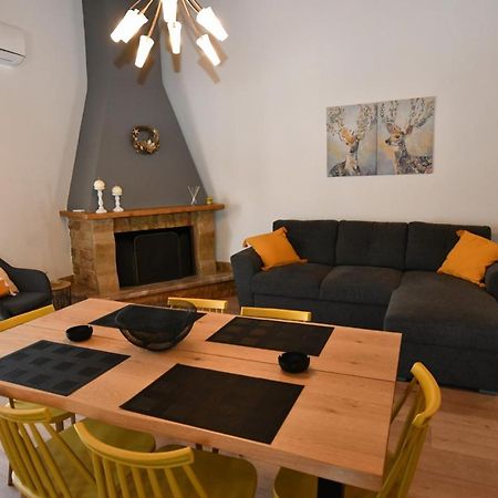 Appartement Downtown Loft à Aigio Extérieur photo