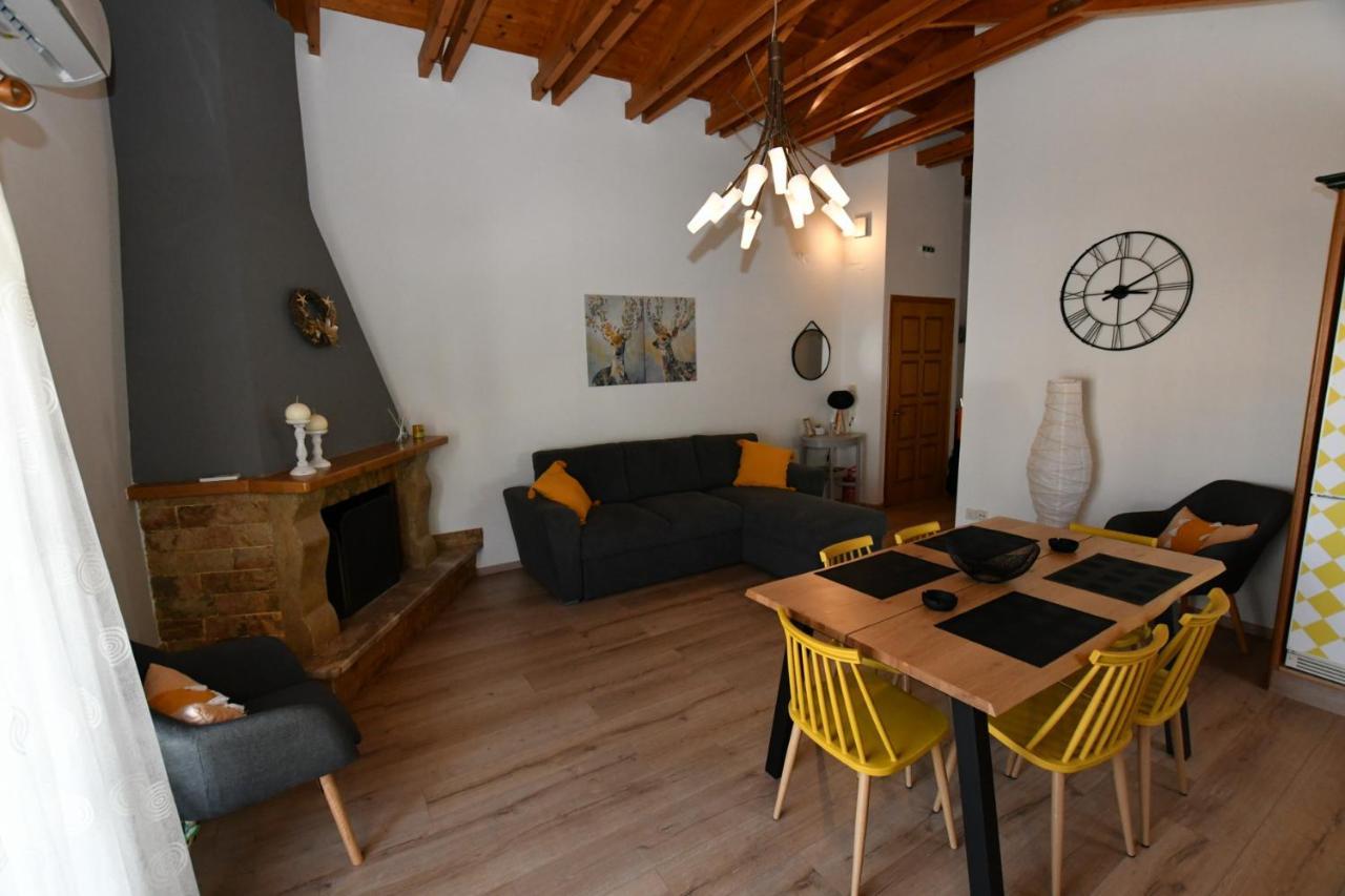 Appartement Downtown Loft à Aigio Extérieur photo