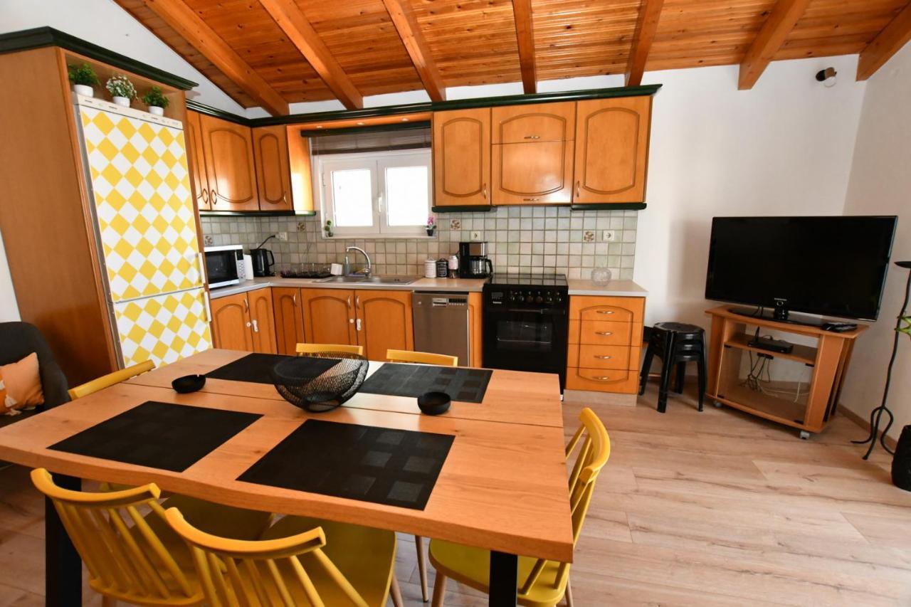 Appartement Downtown Loft à Aigio Extérieur photo