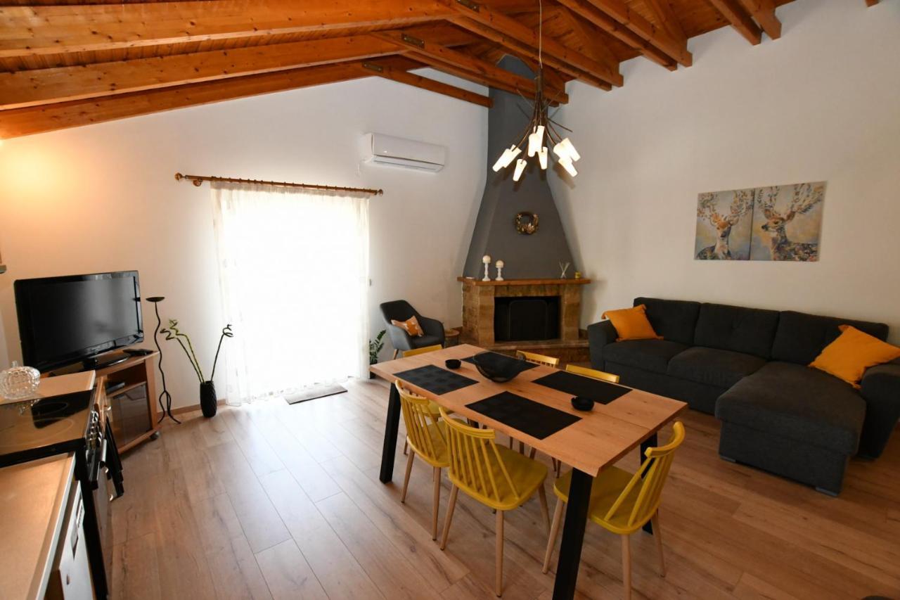 Appartement Downtown Loft à Aigio Extérieur photo