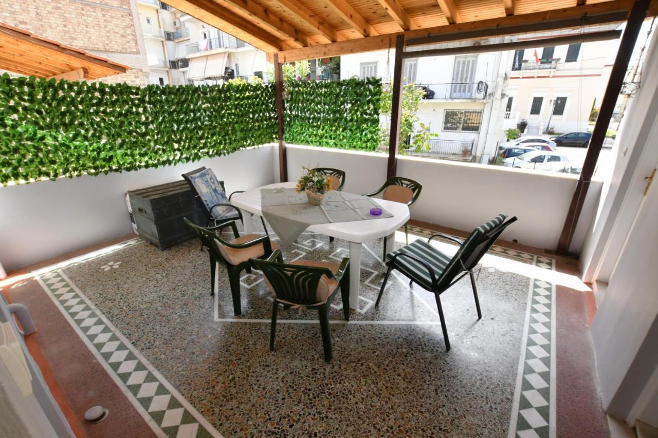 Appartement Downtown Loft à Aigio Extérieur photo
