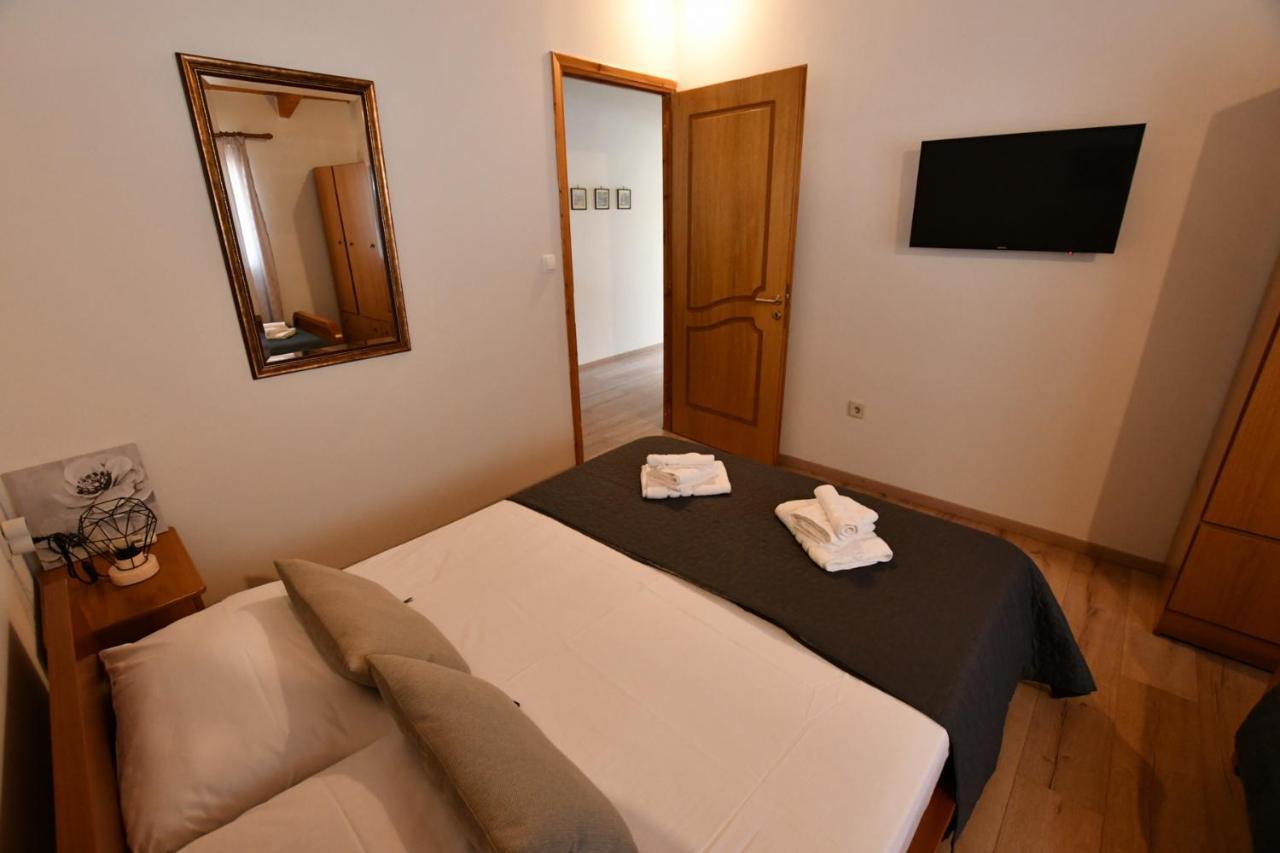 Appartement Downtown Loft à Aigio Extérieur photo